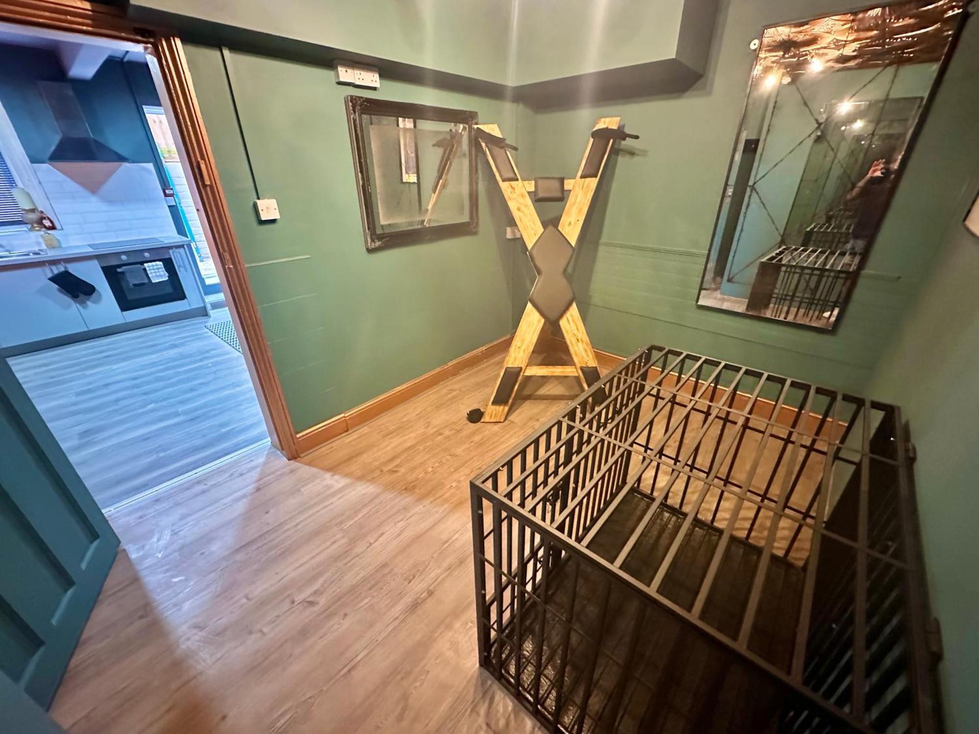 The Den Of Desire - Adults Only Experience - Walk To Beach And Town Centre - Bournemouth